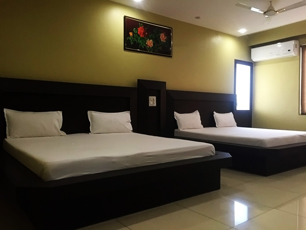 Family Deluxe Suite. Low Price Ac hotel in chintpurni